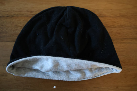 Bonnet réversible noir/gris