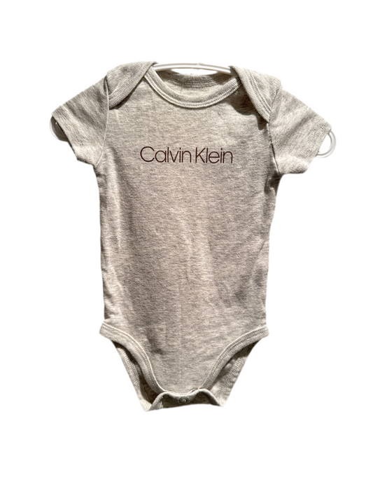 Cache-couche 3-6M
